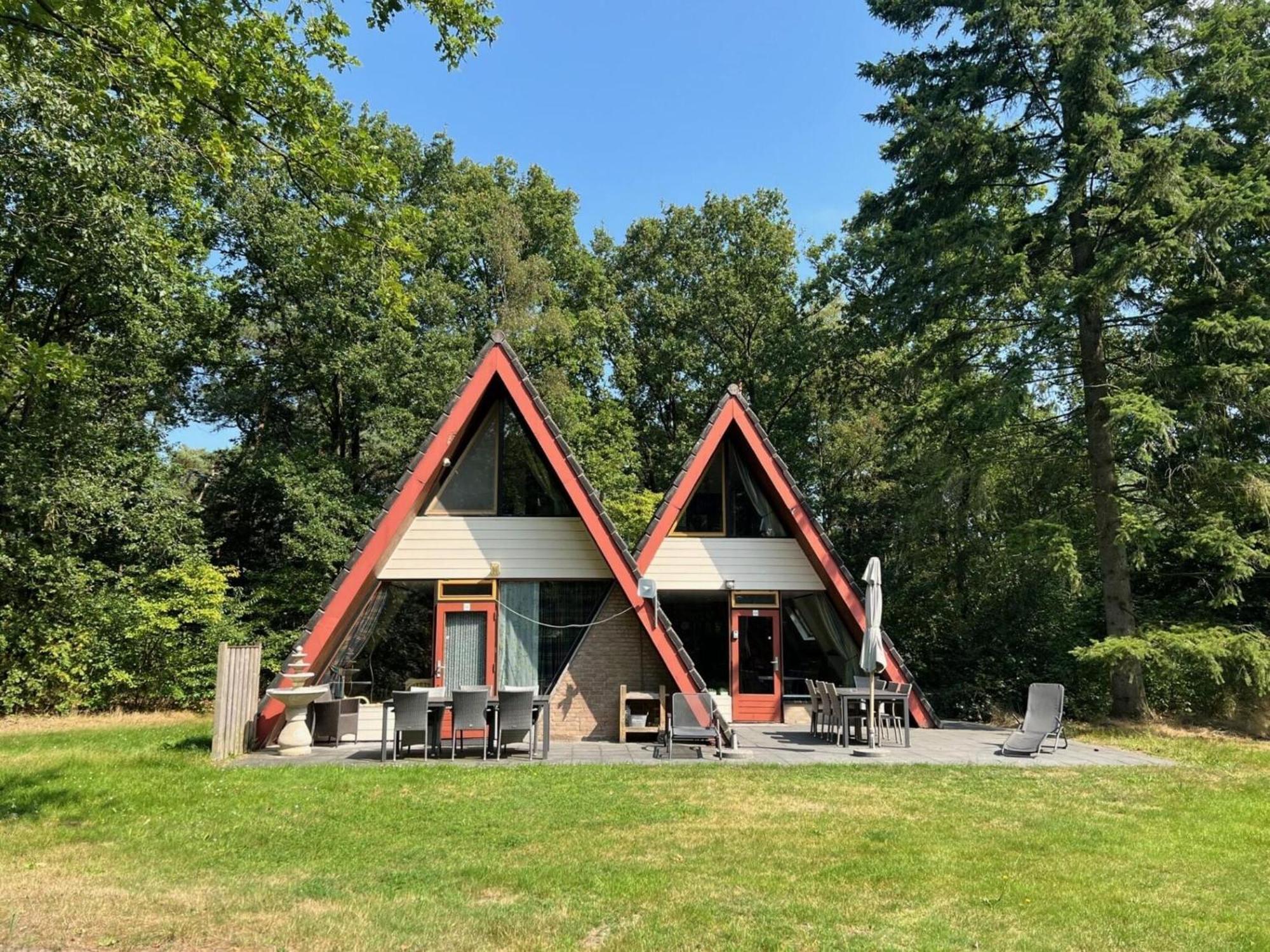 Lovely Holiday Home In Limburg Amid Lush Forest Stramproy Exterior photo